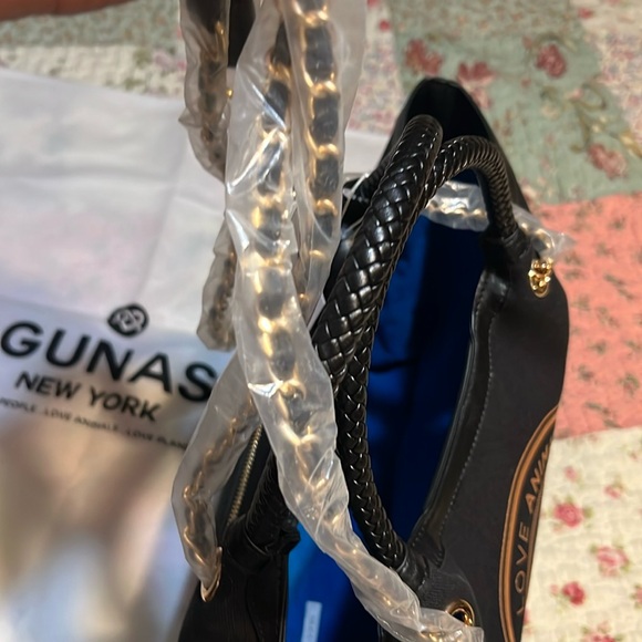 GUNAS Black Leather Tote with Structured design súper chic u will loved ! - Picture 12 of 13